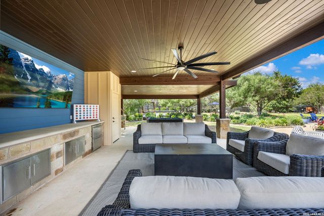 8820 Cavalry Dr, Boerne, TX 78015