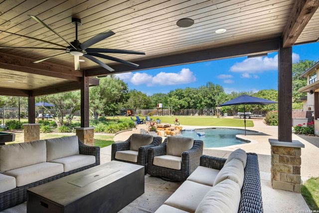 8820 Cavalry Dr, Boerne, TX 78015