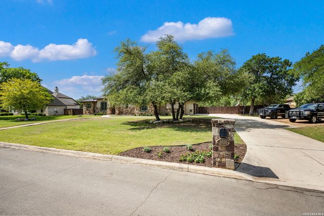8820 Cavalry Dr, Boerne, TX 78015