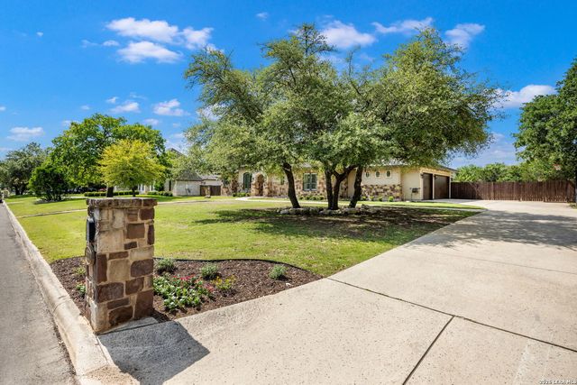 8820 Cavalry Dr, Boerne, TX 78015