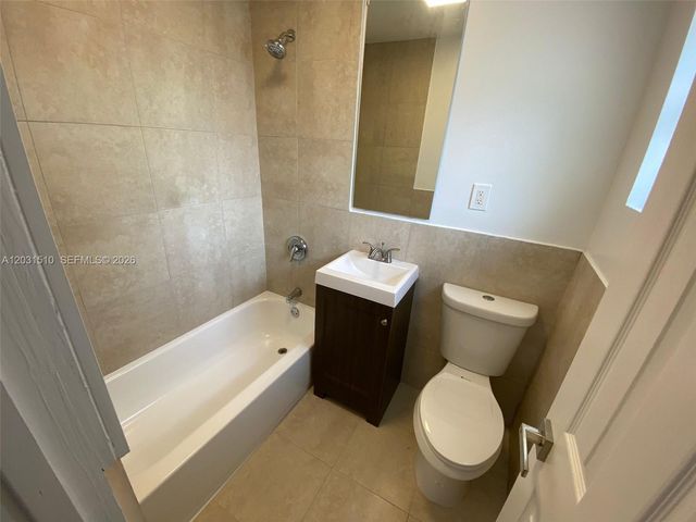 11310 Peachtree Dr, Miami, FL 33161