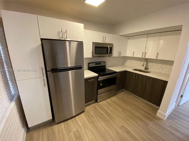 11310 Peachtree Dr, Miami, FL 33161