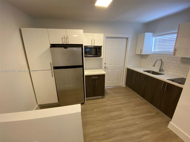 11310 Peachtree Dr, Miami, FL 33161