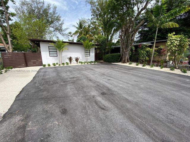 11310 Peachtree Dr, Miami, FL 33161