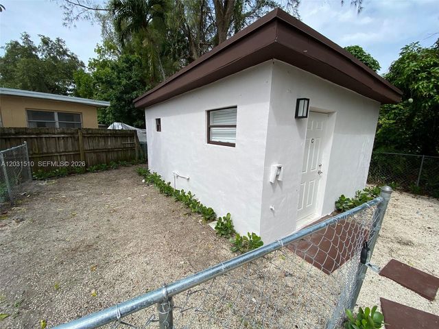 11310 Peachtree Dr, Miami, FL 33161
