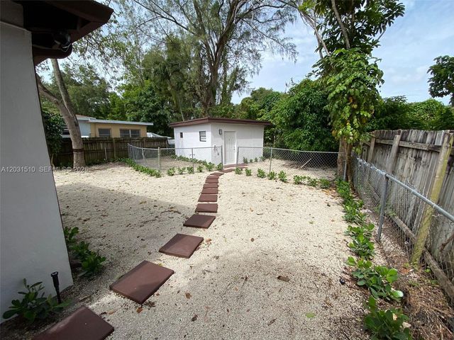11310 Peachtree Dr, Miami, FL 33161