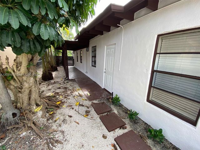 11310 Peachtree Dr, Miami, FL 33161