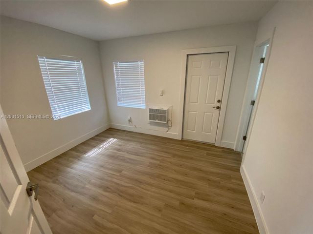 11310 Peachtree Dr, Miami, FL 33161
