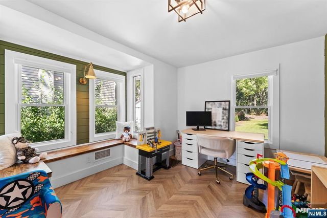 9 Lawnwood Avenue, Newton, NJ 07860