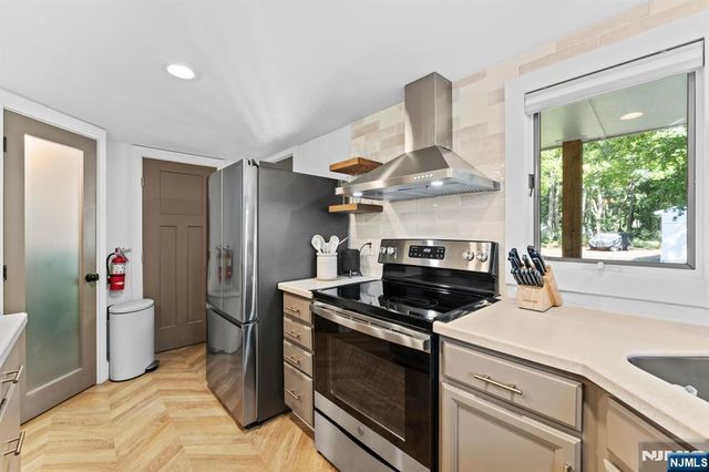 9 Lawnwood Avenue, Newton, NJ 07860