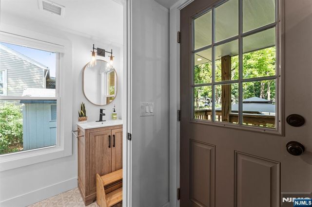 9 Lawnwood Avenue, Newton, NJ 07860