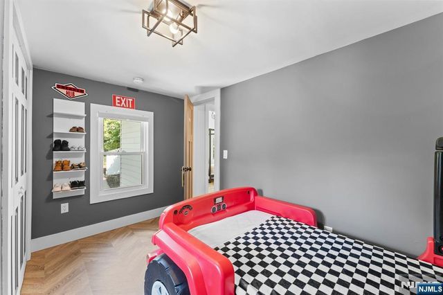 9 Lawnwood Avenue, Newton, NJ 07860