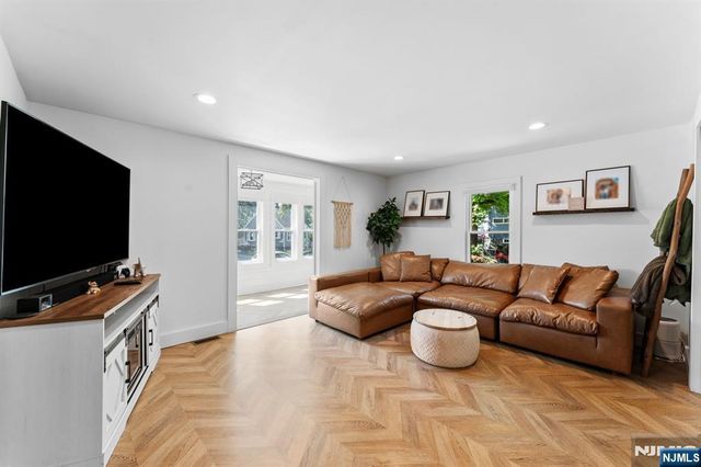 9 Lawnwood Avenue, Newton, NJ 07860