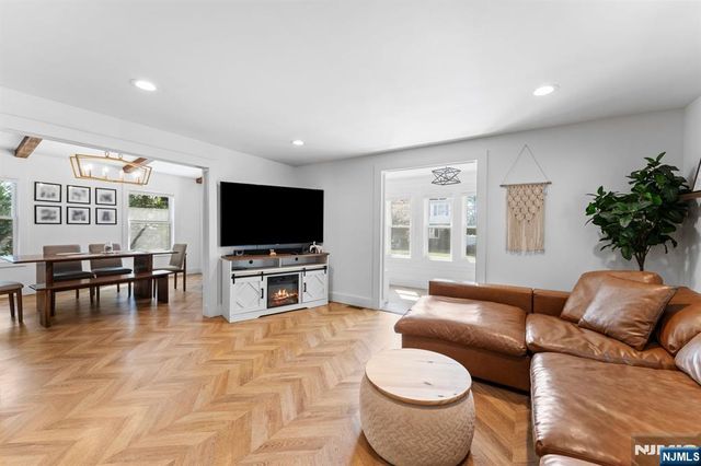 9 Lawnwood Avenue, Newton, NJ 07860