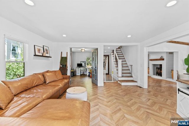 9 Lawnwood Avenue, Newton, NJ 07860