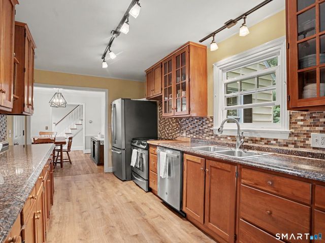10 Crest Road, Danbury, CT 06811