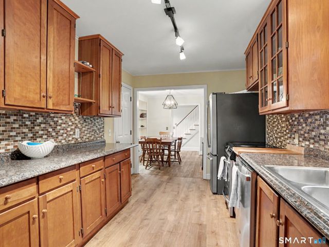 10 Crest Road, Danbury, CT 06811