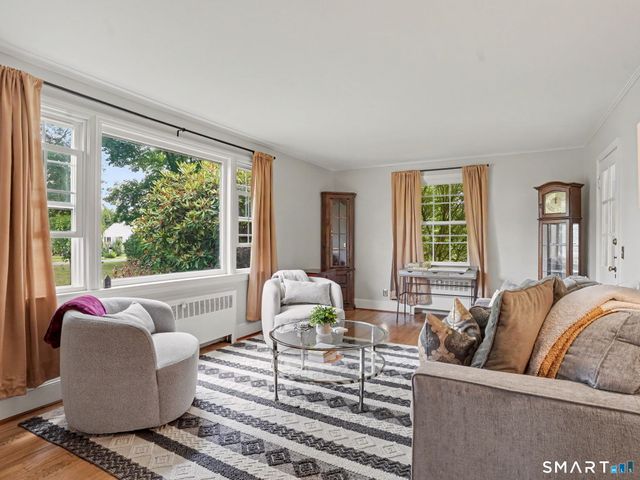 10 Crest Road, Danbury, CT 06811