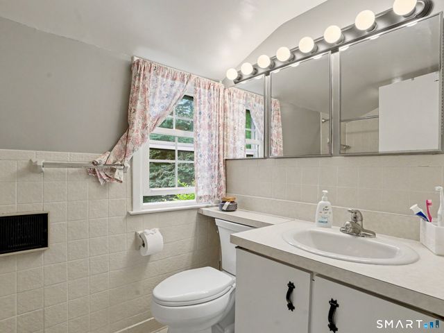 10 Crest Road, Danbury, CT 06811