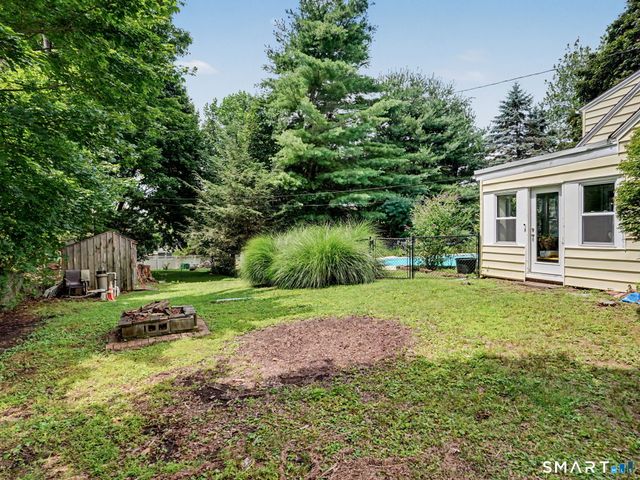 10 Crest Road, Danbury, CT 06811