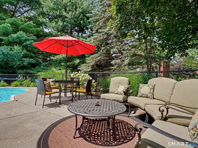 10 Crest Road, Danbury, CT 06811