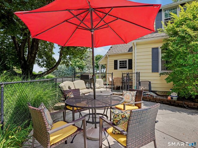 10 Crest Road, Danbury, CT 06811