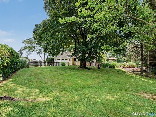 10 Crest Road, Danbury, CT 06811
