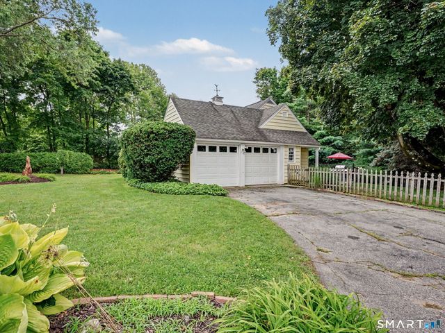 10 Crest Road, Danbury, CT 06811