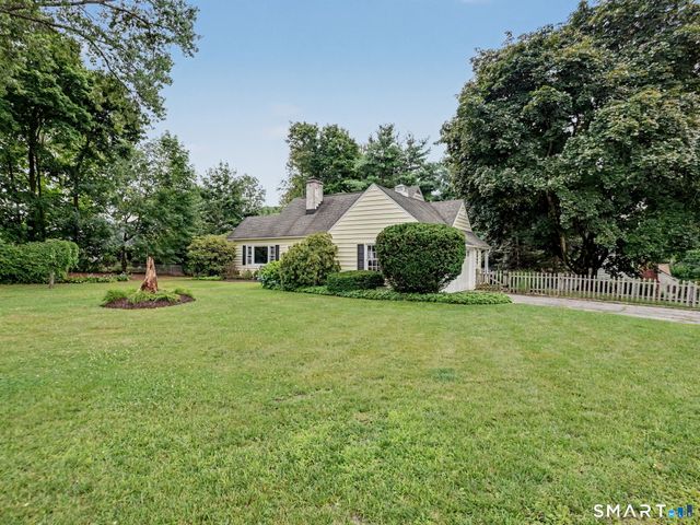 10 Crest Road, Danbury, CT 06811