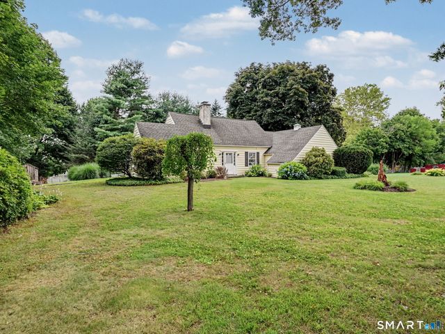 10 Crest Road, Danbury, CT 06811