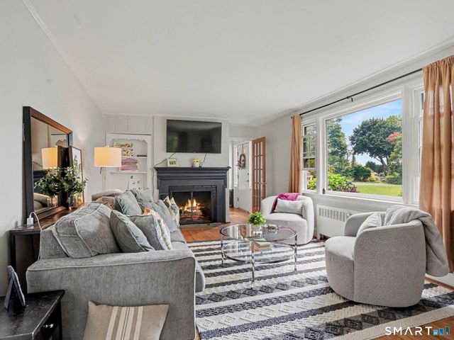 10 Crest Road, Danbury, CT 06811