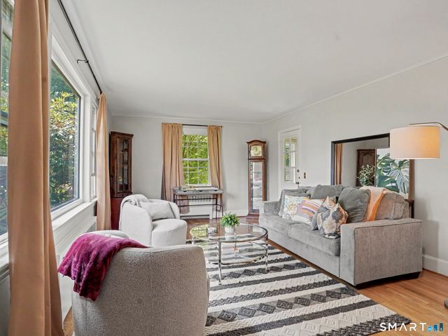 10 Crest Road, Danbury, CT 06811
