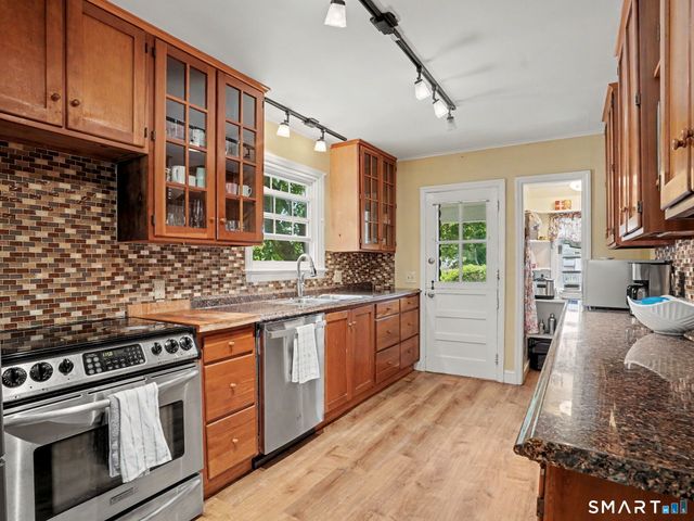 10 Crest Road, Danbury, CT 06811