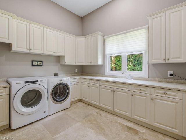 7051 Hunters RD, Naples, FL 34109