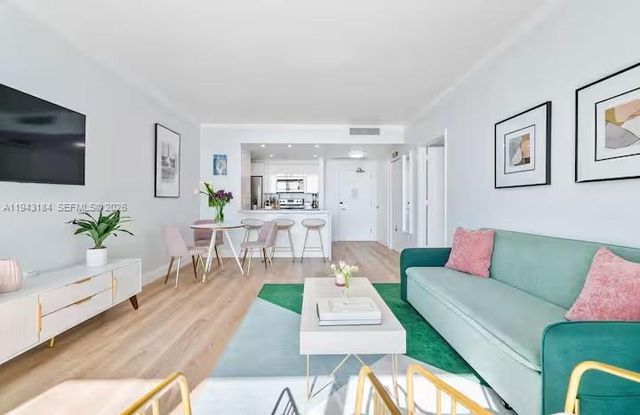 2889 Mcfarlane Rd 1614, Miami, FL 33133