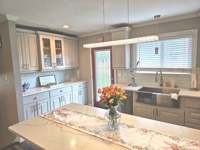 15362 7th Avenue, Phoenix, IL 60426