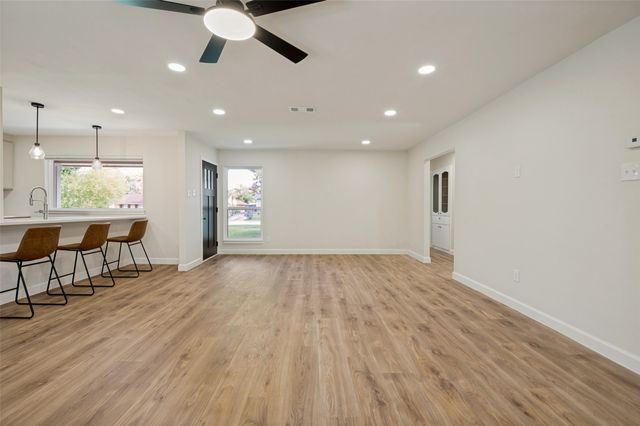 3550 Ridgeoak Way, Farmers Branch, TX 75234