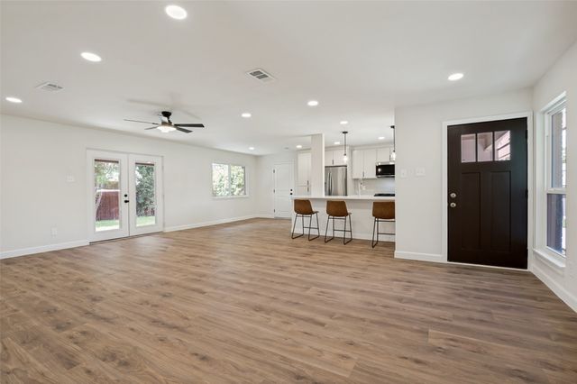 3550 Ridgeoak Way, Farmers Branch, TX 75234