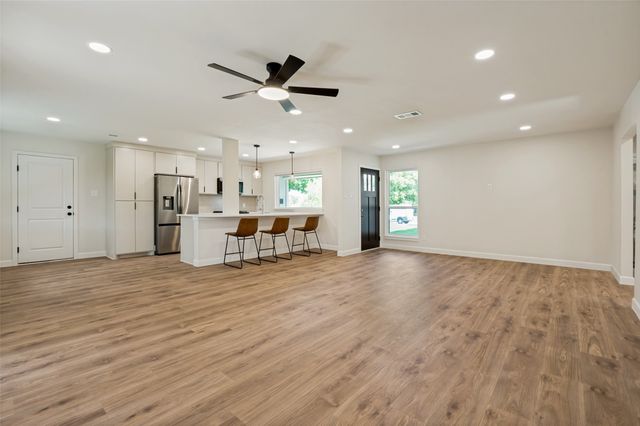 3550 Ridgeoak Way, Farmers Branch, TX 75234