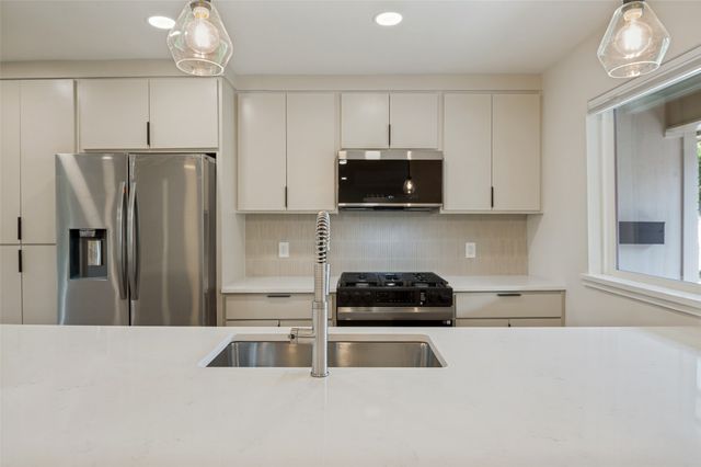 3550 Ridgeoak Way, Farmers Branch, TX 75234