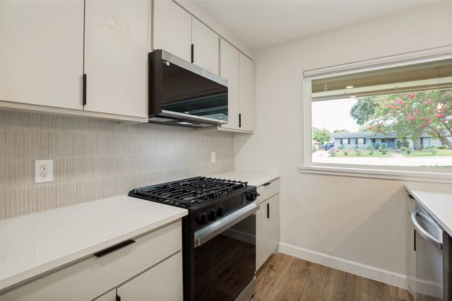 3550 Ridgeoak Way, Farmers Branch, TX 75234
