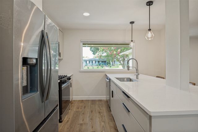 3550 Ridgeoak Way, Farmers Branch, TX 75234