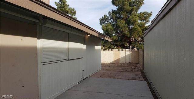 2021 San Simeon Street, Las Vegas, NV 89108