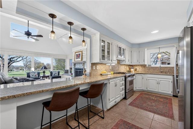 3100 W 71st Street, Prairie Village, KS 66208