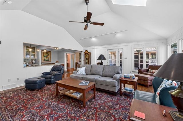 3100 W 71st Street, Prairie Village, KS 66208