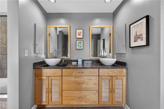 3100 W 71st Street, Prairie Village, KS 66208