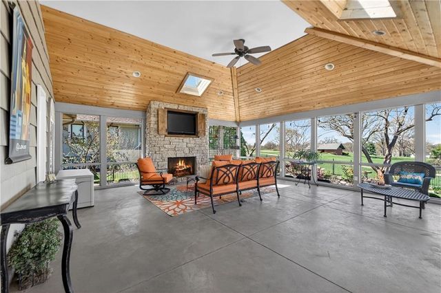 3100 W 71st Street, Prairie Village, KS 66208