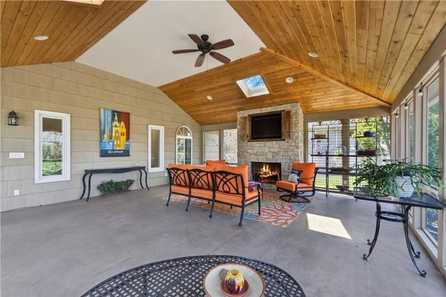 3100 W 71st Street, Prairie Village, KS 66208