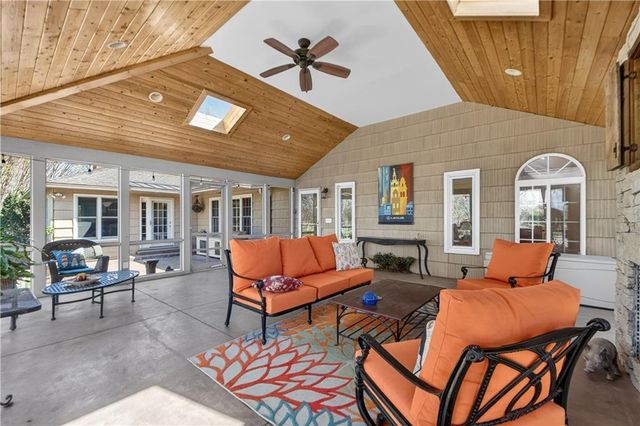 3100 W 71st Street, Prairie Village, KS 66208