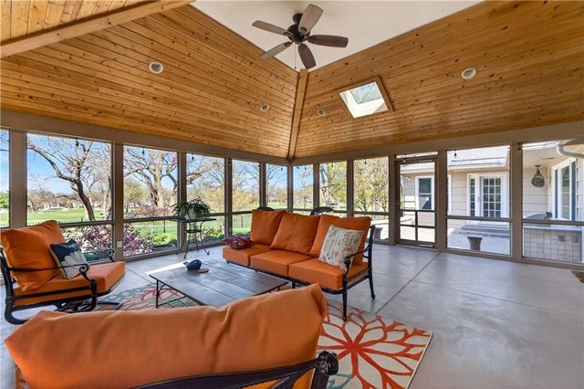 3100 W 71st Street, Prairie Village, KS 66208